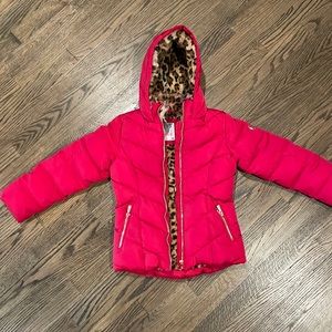 Girls warm winter coat. Red and faux leopard furry inside.  Kensie girl. 6x